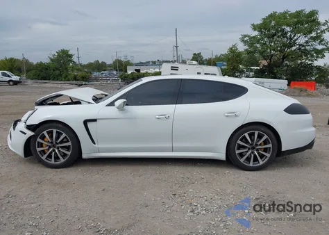 2015 Porsche Panamera 4 z USA, uszkodzony, nr VIN WP0AA2A77FL005356